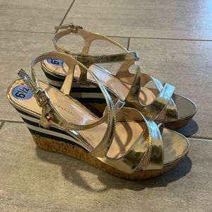 Tommy Hilfiger Gold wedges 6.5